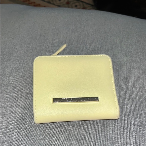 Steve Madden Butter Yellow Bifold Wallet - Picture 2 of 7